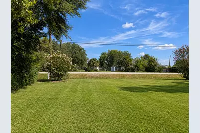 702 E Dallas Street, Fresno, TX 77545 - Photo 8