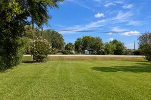 702 E Dallas St, Fresno, TX 77545 - Photo 8