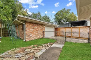 2052 Addison Rd, Houston, TX 77030 - Photo 14