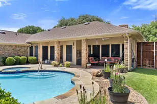 2112 Hunters Ridge, Carrollton, TX 75006 - Photo 32