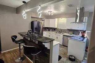 105 S Ringgold St, West Columbia, TX 77486 - Photo 2