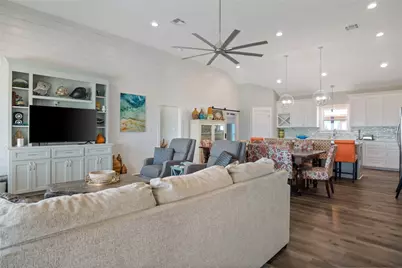 940 Raymond, Crystal Beach, TX 77650 - Photo 20