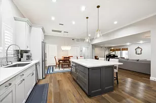 242 Vanderpool Ln, Houston, TX 77024 - Photo 8