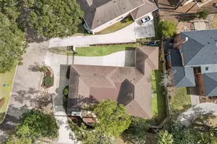 242 Vanderpool Ln, Houston, TX 77024 - Photo 36