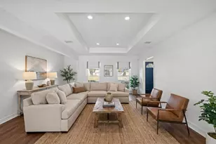 10151 Brinwood Dr, Houston, TX 77043 - Photo 1