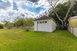 608 Bohlmann Ave, Schulenburg, TX 78956 - Photo 40