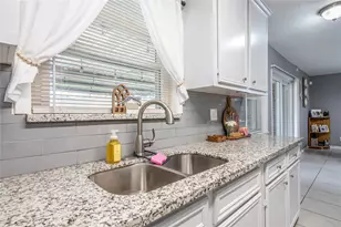 2409 Raspberry Ln, Pasadena, TX 77502 - Photo 12