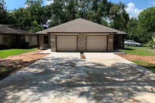 413-415 Hurst St, Angleton, TX 77515 - Photo 1