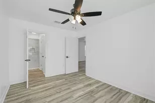 524 Magnolia St, Lake Jackson, TX 77566 - Photo 16
