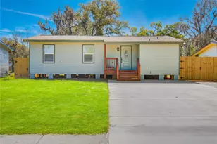 524 Magnolia St, Lake Jackson, TX 77566 - Photo 2