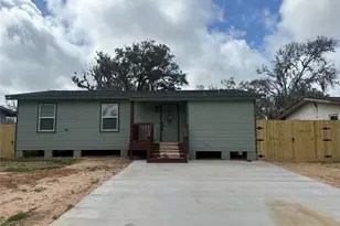 524 Magnolia St, Lake Jackson, TX 77566 - Photo 1