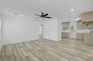 524 Magnolia St, Lake Jackson, TX 77566 - Photo 6