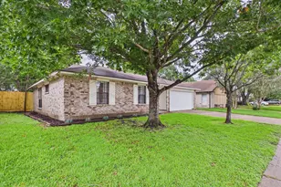 4922 Creekview Dr, La Porte, TX 77571 - Photo 2