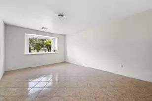 9766 Cedardale Dr, Houston, TX 77055 - Photo 8