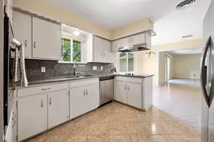 9766 Cedardale Dr, Houston, TX 77055 - Photo 10