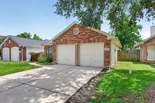 5443 Evergreen Canyon Rd, Houston, TX 77066 - Photo 2