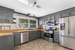 409 E Linney St, Dayton, TX 77535 - Photo 16