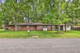 409 E Linney St, Dayton, TX 77535 - Photo 1