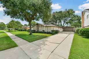 16422 Glenshannon Dr, Houston, TX 77059 - Photo 4