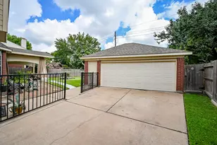 17518 Rustling Aspen Ln, Houston, TX 77095 - Photo 4