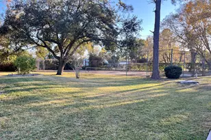 19 Hideaway Dr, Friendswood, TX 77546 - Photo 18