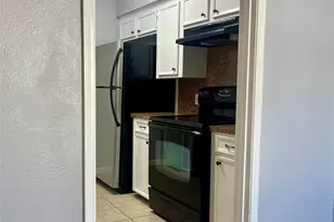 19 Hideaway Dr, Friendswood, TX 77546 - Photo 6