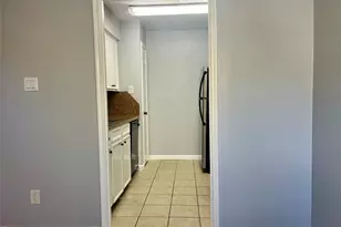 19 Hideaway Dr, Friendswood, TX 77546 - Photo 4