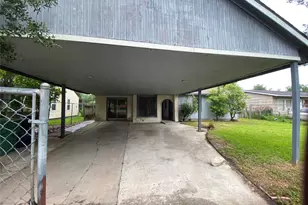 5719 Beldart St, Houston, TX 77033 - Photo 2