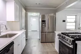 2004 W Gulf Street W, Baytown, TX 77520 - Photo 4