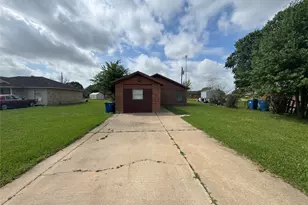 733 Pine Ave, Prairie View, TX 77445 - Photo 2
