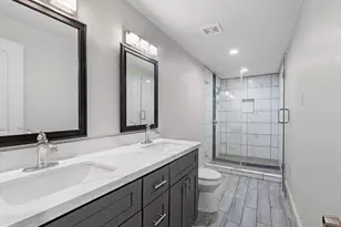 5747 Fontenelle Dr, Houston, TX 77035 - Photo 12