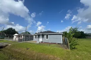 1013 E 40th St, Houston, TX 77022 - Photo 2