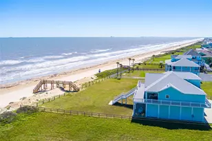 3244 Gulf Castle Dr, Crystal Beach, TX 77650 - Photo 6