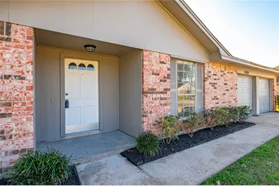 17602 Heritage Bay Drive, Webster, TX 77598 - Photo 2