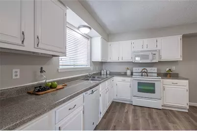 17602 Heritage Bay Drive, Webster, TX 77598 - Photo 8