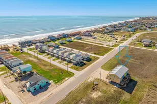 913 Bluewater Hwy, Surfside Beach, TX 77541 - Photo 2