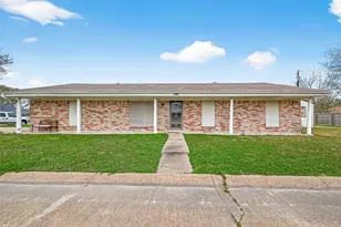 2510 Sunnycrest Dr, Texas City, TX 77590 - Photo 1