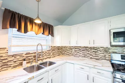 16039 Surrey Woods Drive, Friendswood, TX 77546 - Photo 4