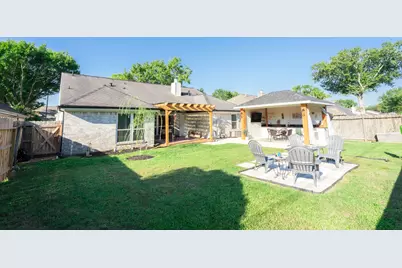 16039 Surrey Woods Drive, Friendswood, TX 77546 - Photo 26