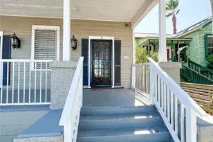 901 Broadway, Galveston, TX 77550 - Photo 2