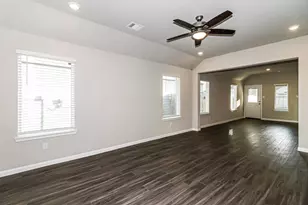 5122 Hector Gustavo Dr, Rosharon, TX 77583 - Photo 4