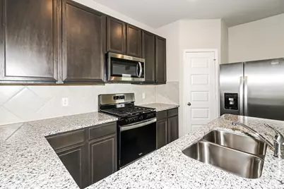 5122 Hector Gustavo Drive, Rosharon, TX 77583 - Photo 6