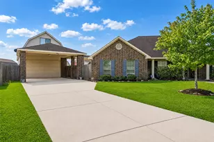 6746 Conroe Cir, Manvel, TX 77578 - Photo 2