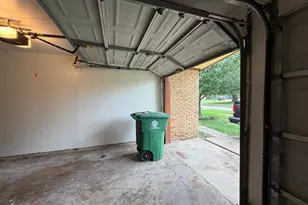8806 Glenloch Dr, Houston, TX 77061 - Photo 30