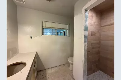 8806 Glenloch Drive, Houston, TX 77061 - Photo 16