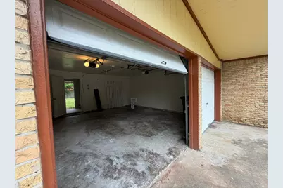 8806 Glenloch Drive, Houston, TX 77061 - Photo 32