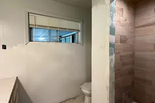 8806 Glenloch Dr, Houston, TX 77061 - Photo 18