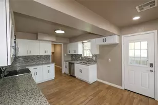 108 Otter Trail, Lake Jackson, TX 77566 - Photo 6