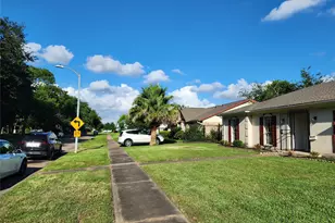 8531 Hiawatha Dr, Houston, TX 77036 - Photo 2