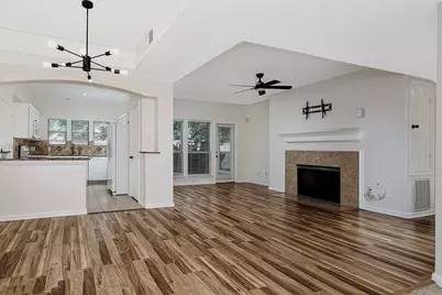 35 S Avonlea Circle, The Woodlands, TX 77382 - Photo 4
